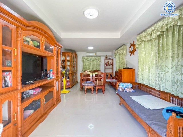 บ้านเดี่ยวมือสองย่านนนทบุรี ม.คุณาภัทร5 บ้านกล้วย-ไทรน้อย หลังมุม! เนื้อที่กว้างขวางเกือบ 60 ตร.ว. ฟังก์ชัน 4 ห้องนอน 3 ห้องน้ำ 2 ที่จอดรถ บนทำเลแห่งการเดินทาง ใกล้เซ็นทรัลเวสต์เกต และรถไฟฟ้าสายสีม่วง "สถานีคลองบางไผ่" จองเลย!